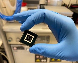 Perovskite-silicon tandem solar cell